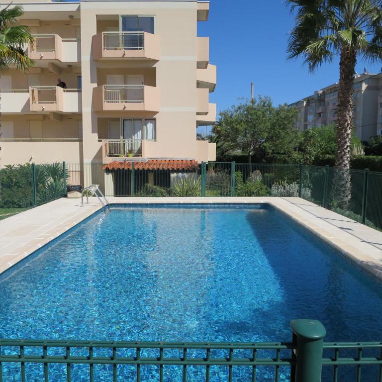 T2 coquet proche plages, port et centre ville - One-Bedroom Apartment - 2