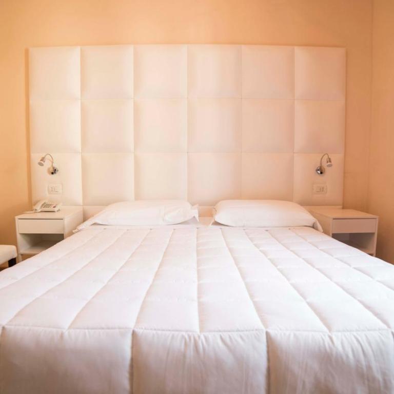 Hotel Jane - Small Double Room - 1