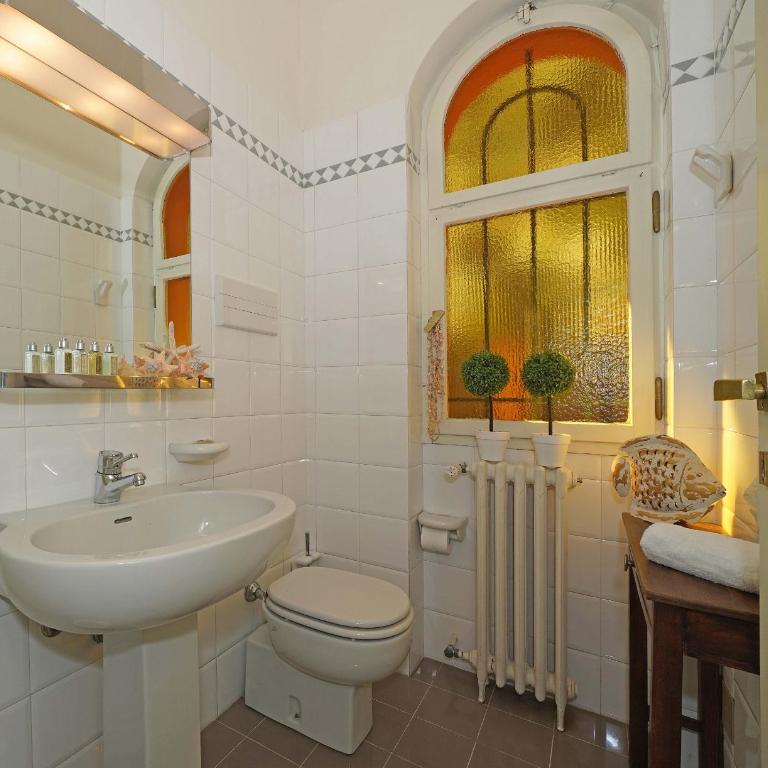 Villa Vibe Luce, beautiful period villa with private pool and lake view - Villa - 32