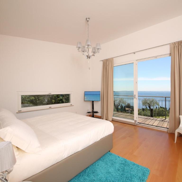 Villa Albachiara, Private Luxury villa with private pool and lake view - Villa - 35
