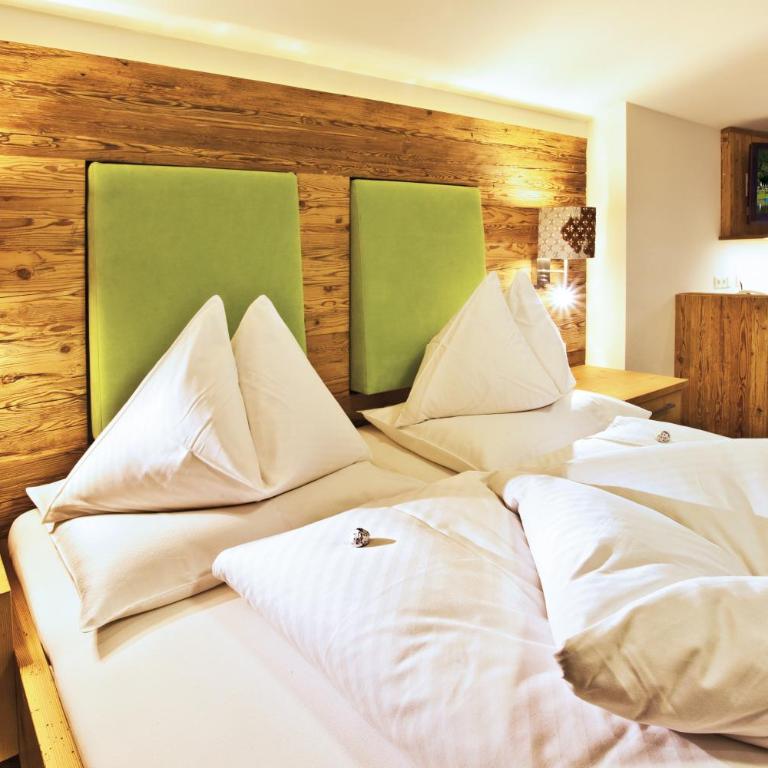 Landhotel Alpenhof Filzmoos - Doppelzimmer mit Balkon - 1