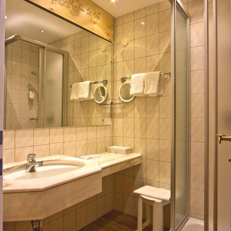 Landhotel Alpenhof Filzmoos - Doppelzimmer mit Balkon - 3