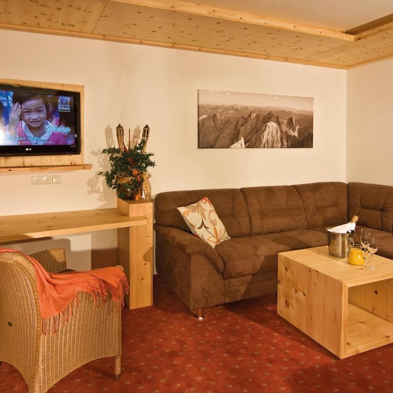 Landhotel Alpenhof Filzmoos - Doppelzimmer mit Balkon - 7