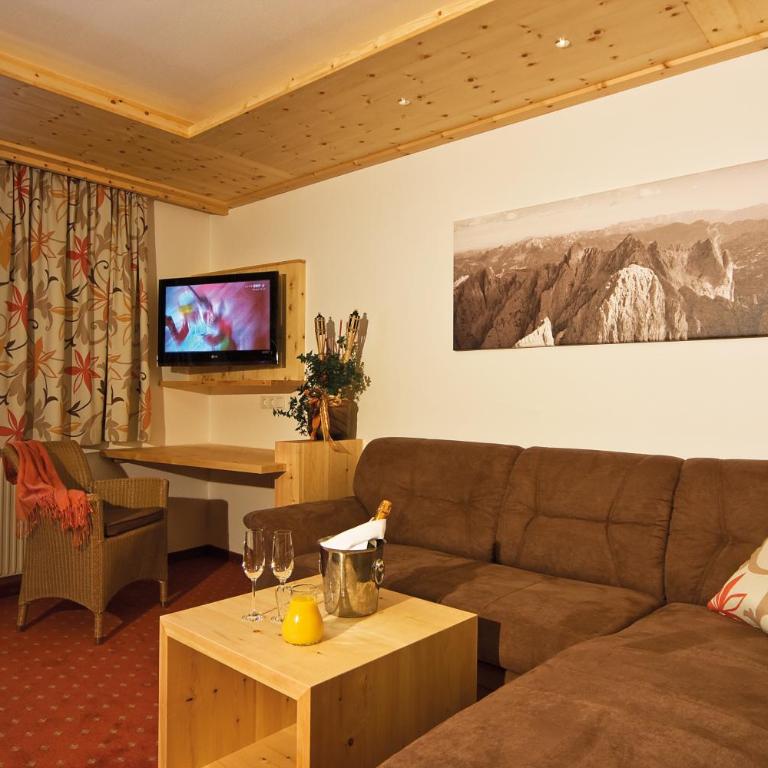 Landhotel Alpenhof Filzmoos - Doppelzimmer mit Balkon - 4