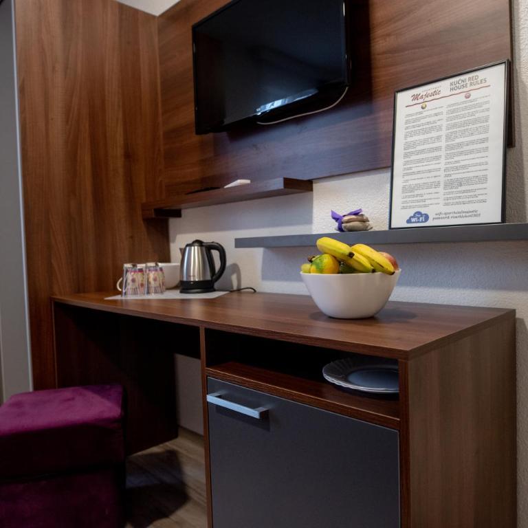 Apartments and Rooms Villa Majestic - Deluxe Double Room (2 Adults + 1 Child) - 2