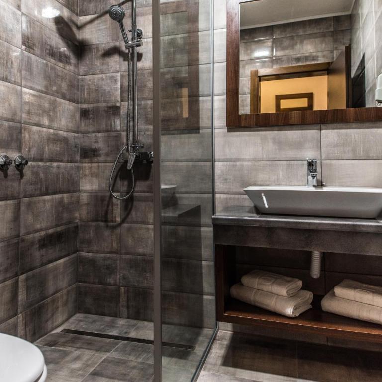 Apartments and Rooms Villa Majestic - Deluxe Double Room (2 Adults + 1 Child) - 3