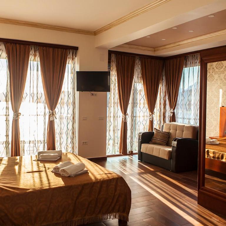 Hotel Velkom - Četvorokrevetna Soba sa Terasom i Pogledom na More - 3
