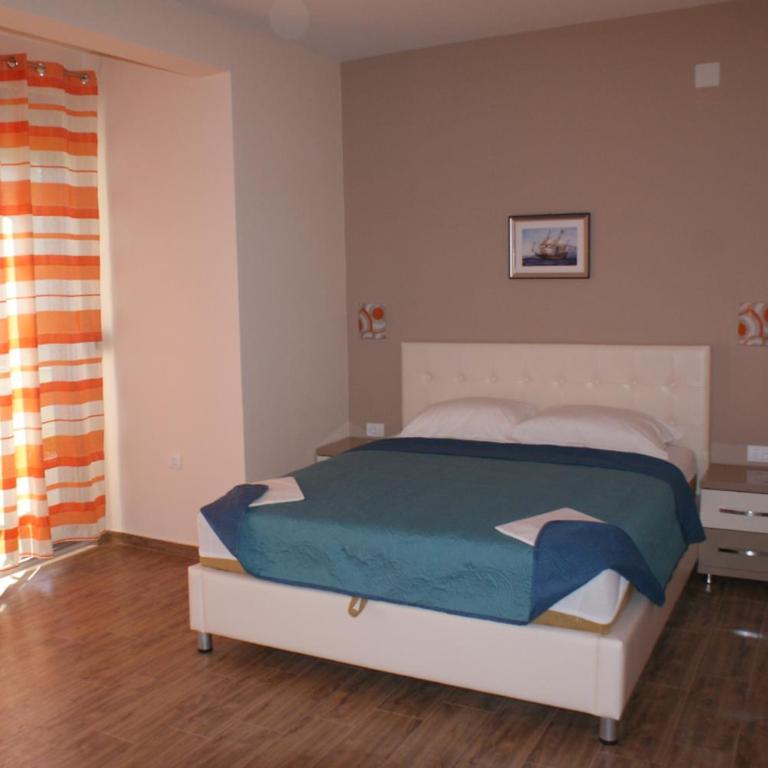 Helena Apartments - Apartment with Garden View - 6