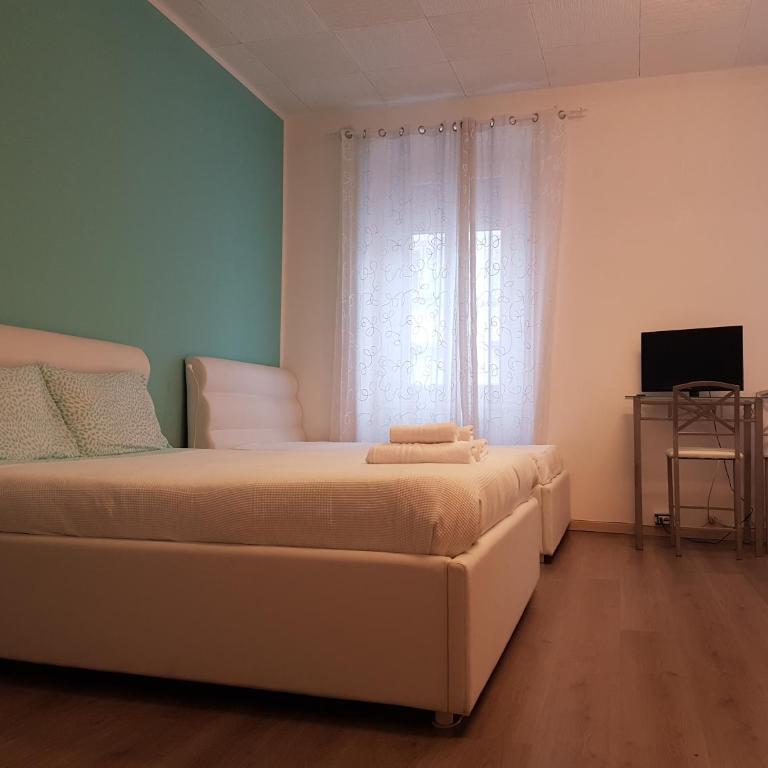 B&B Porto Vecchio ROOMS - Stazione Centrale Trieste - Ampia Camera Matrimoniale - 4