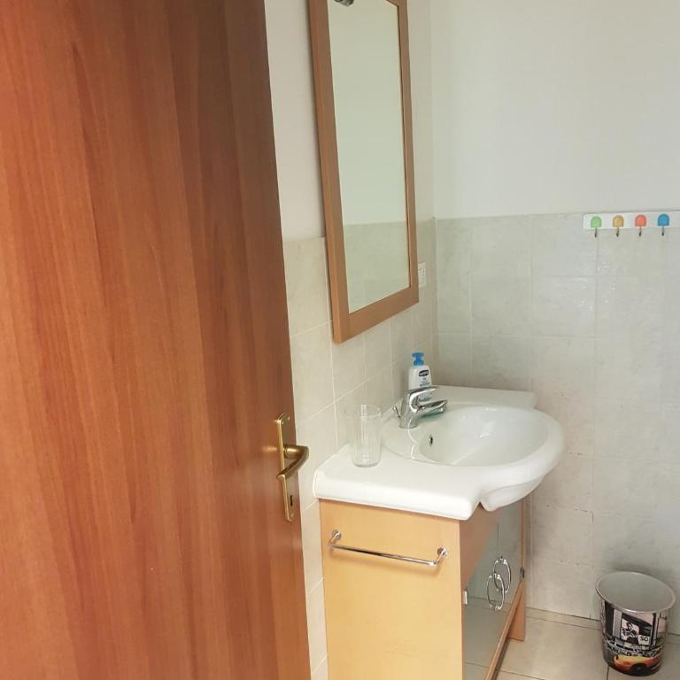 B&B Porto Vecchio ROOMS - Stazione Centrale Trieste - Ampia Camera Matrimoniale - 8