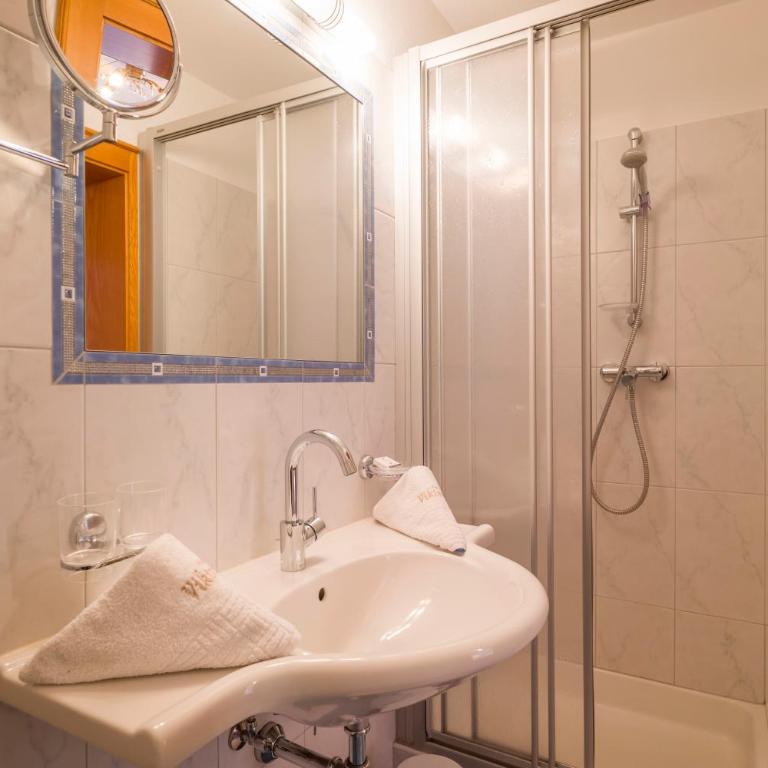 Hotel Viktoria & Landhaus Joggl - Standard Doppelzimmer - 4