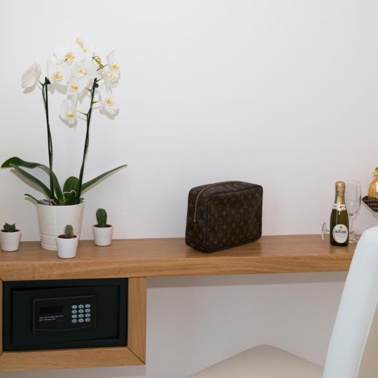 Sorrento Stylish Rooms - Camera Matrimoniale con Balcone - 10