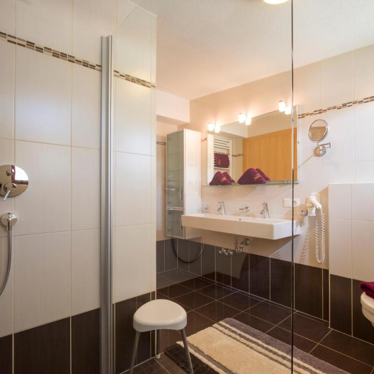 Hotel Viktoria & Landhaus Joggl - Großes Doppelzimmer - 2