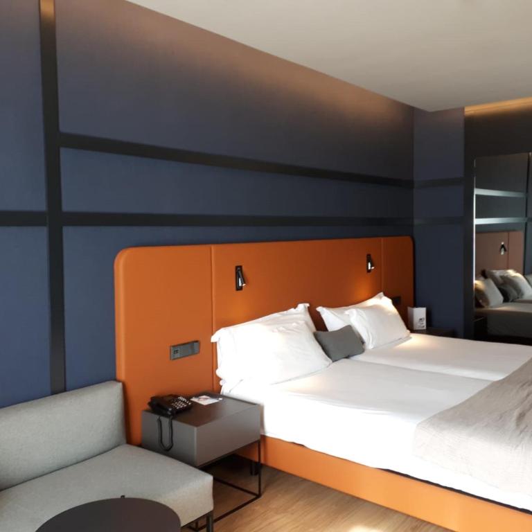 Silken Ramblas - Deluxe Double or Twin Room with Terrace - 5