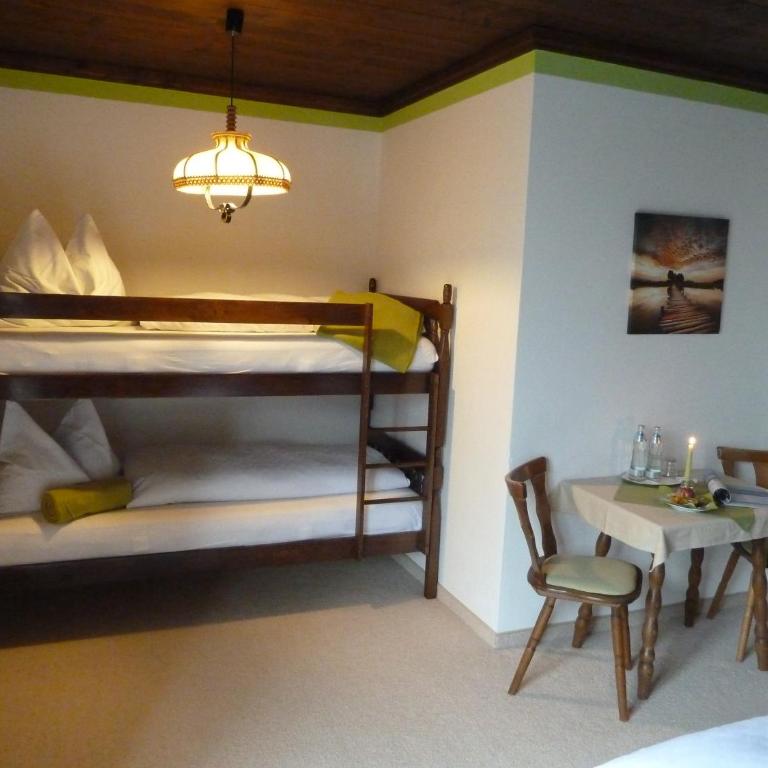 Pension Schöne Aussicht - Chambre Familiale avec Balcon (2 Adultes + 2 Enfants) - 2