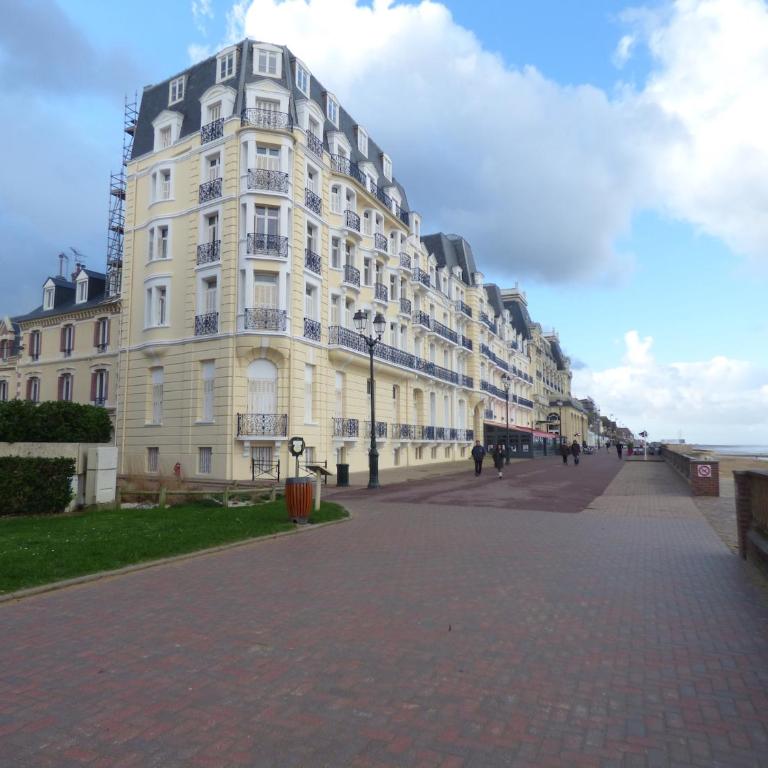 Residence Normande CASTELNAU Avenue de Castelnau a Cabourg. Appartement situe en plein coeur du cent - Apartment mit 1 Schlafzimmer - 12