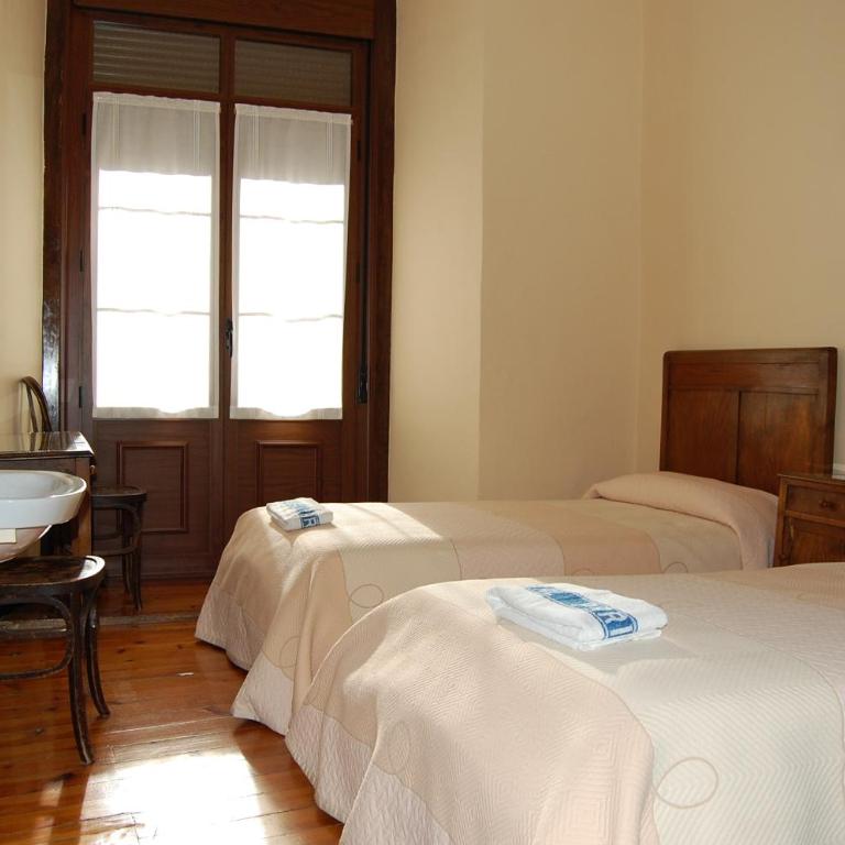 Hostal Paris - Doppel-/Zweibettzimmer mit Gemeinschaftsbad - 4