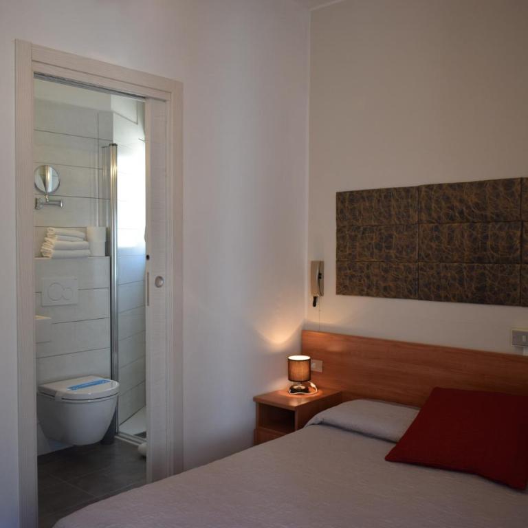 Albergo Al Pescatore - Camera Matrimoniale con Balcone - 21