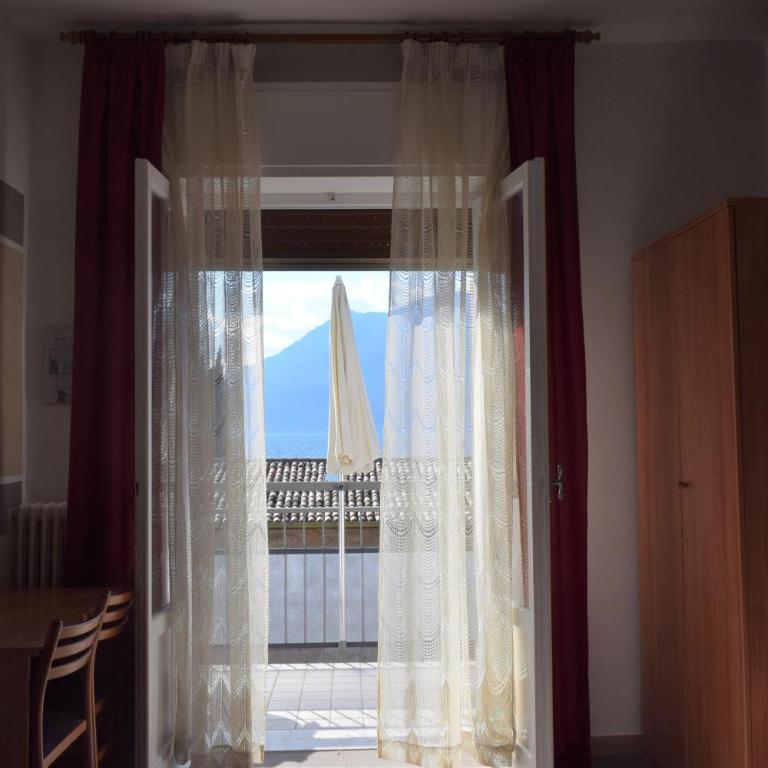 Albergo Al Pescatore - Camera Matrimoniale con Balcone - 12