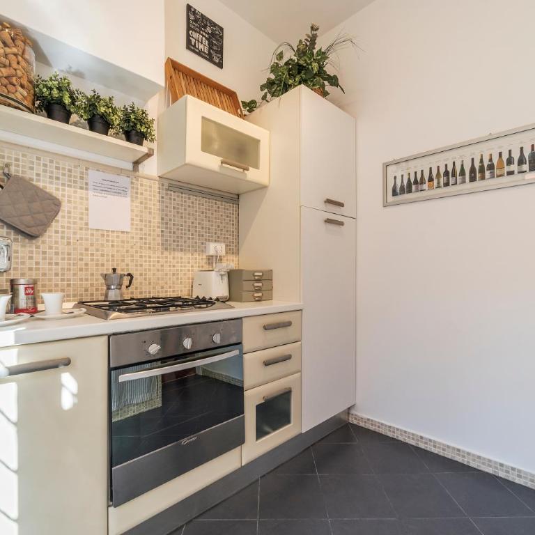 Interno 8 - Appartamento con 2 Camere da Letto e Vista Città - 11