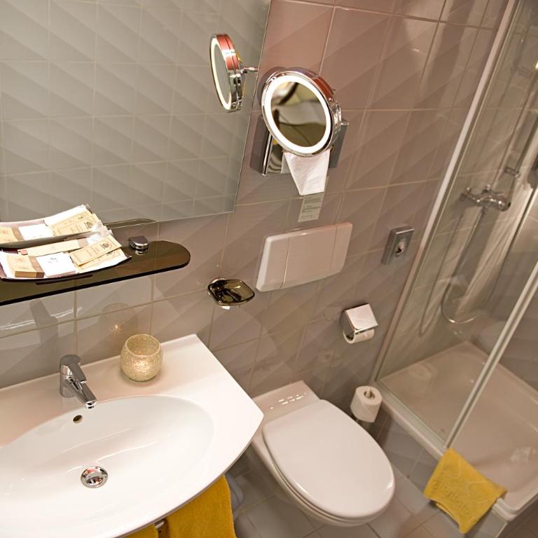 Hotel Restaurant Waldhaus - Doppelzimmer mit Gartenblick - 8