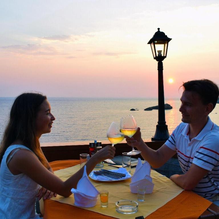 Apartments Antigona Old Town - Comfort studio with Kitchen, Bathroom, Terrace and Sea View - 11