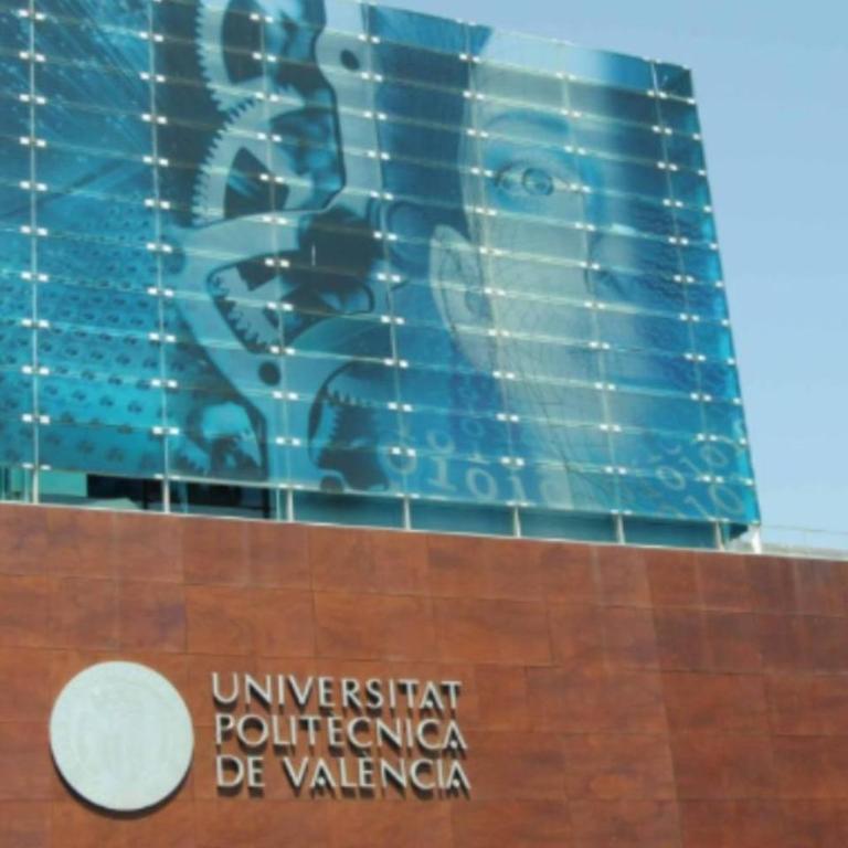 Apartamento en Universidad y cerca de la playa - Three-Bedroom Apartment - 14