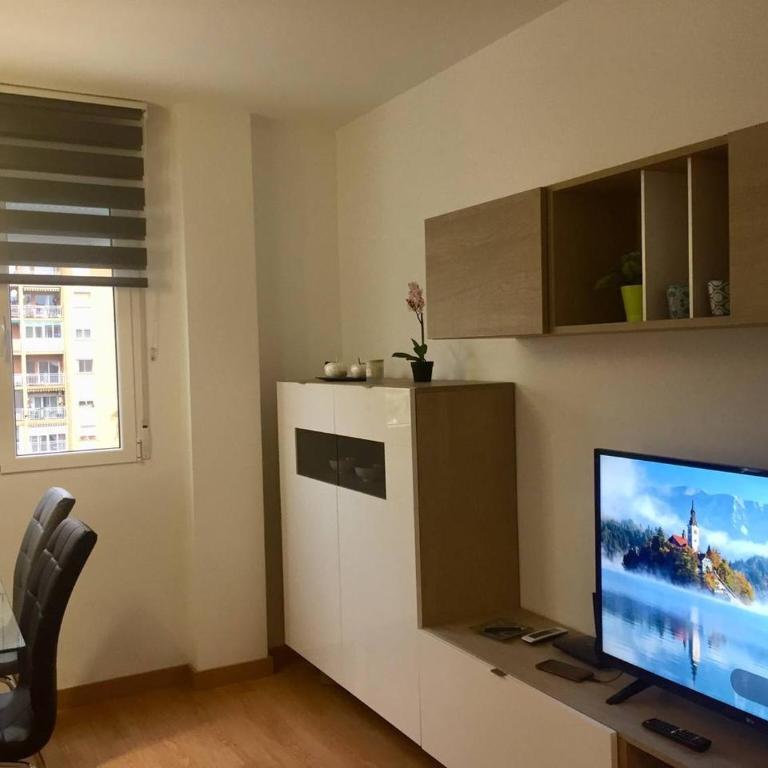 Apartamento en Universidad y cerca de la playa - Three-Bedroom Apartment - 8