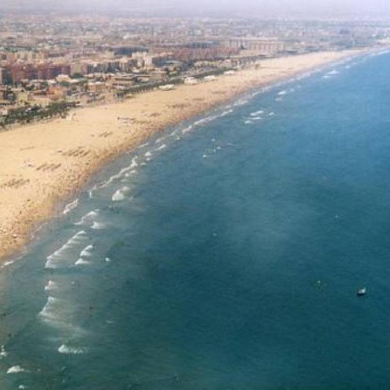 Apartamento en Universidad y cerca de la playa - Three-Bedroom Apartment - 33