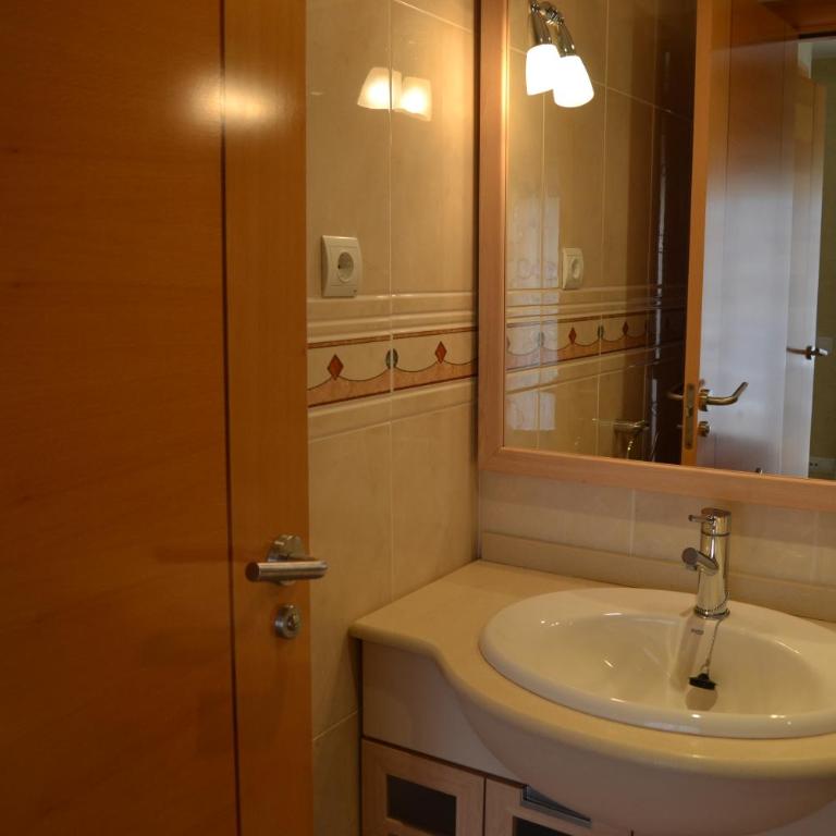 Fabuloso apartamento familiar con piscina en Salou - Two-Bedroom Apartment - 24