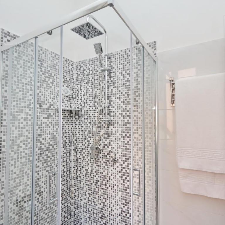 Deluxe rooms and One Chilling jacuzzi Suite Guesthouse - Chambre Double avec Baignoire Spa - 3