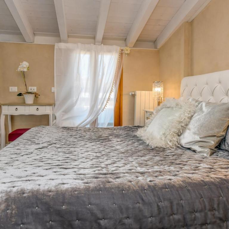 Luxury Suite Sirmione - Camera Matrimoniale Deluxe con Vista Lago Laterale - 5