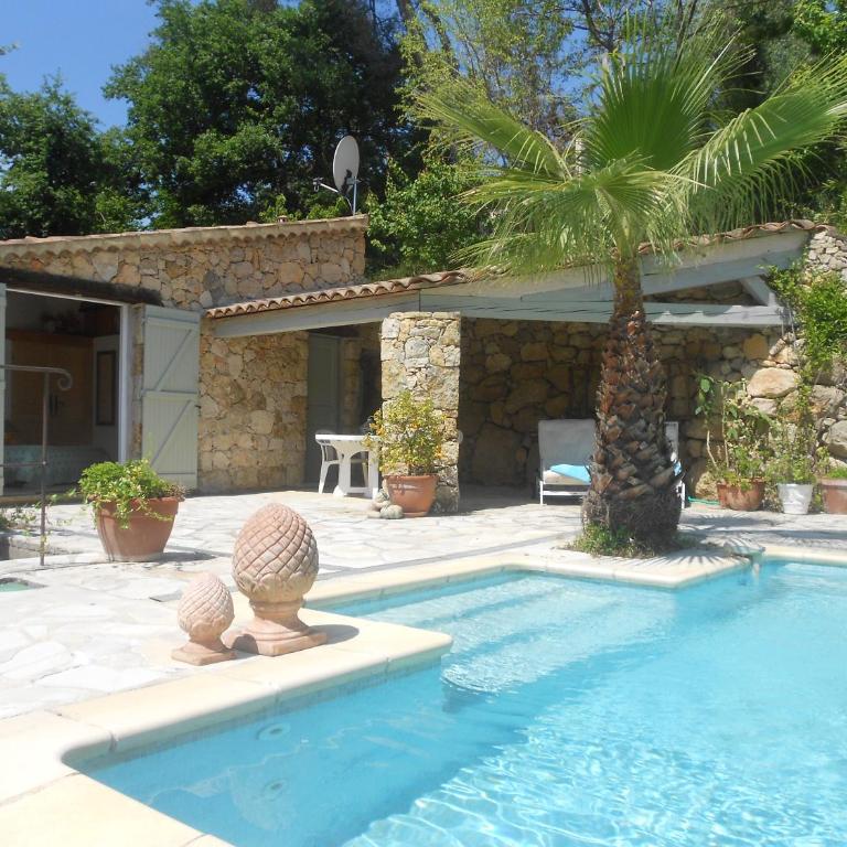 Le Mas de FRAYERE - Chambre Double - Vue sur Piscine - 8