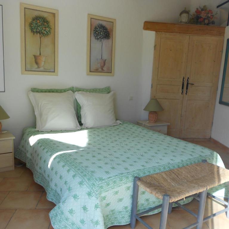 Le Mas de FRAYERE - Chambre Double - Vue sur Piscine - 5