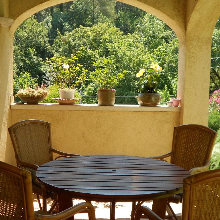 Le Mas de FRAYERE - Chambre Double - Vue sur Jardin - 6