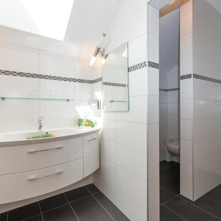 Ferienwohnungen Mitterer - Apartment mit 2 Schlafzimmern, Balkon und Seeblick - 13
