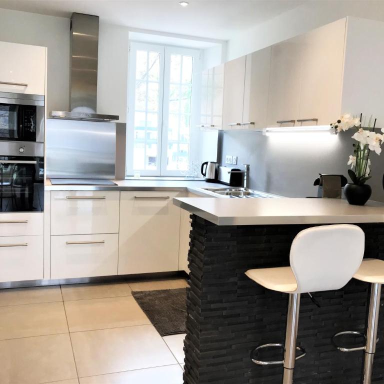 Appart T4 Christina contemporain, Vue Lac, climatisé avec parking - Apartment mit 3 Schlafzimmern - 20