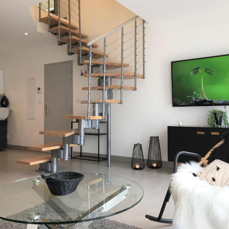 Appart T4 Christina contemporain, Vue Lac, climatisé avec parking - Apartment mit 3 Schlafzimmern - 5