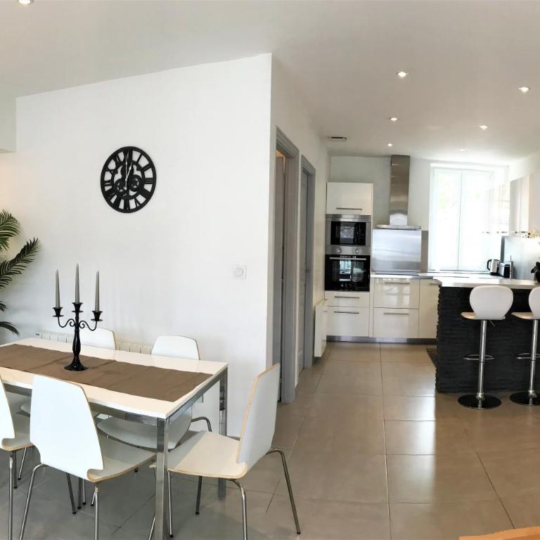 Appart T4 Christina contemporain, Vue Lac, climatisé avec parking - Apartment mit 3 Schlafzimmern - 24