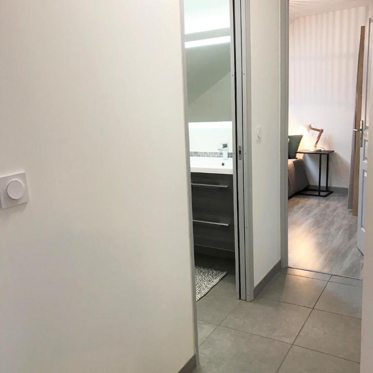 Appart T4 Christina contemporain, Vue Lac, climatisé avec parking - Apartment mit 3 Schlafzimmern - 6