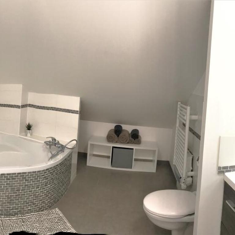 Appart T4 Christina contemporain, Vue Lac, climatisé avec parking - Apartment mit 3 Schlafzimmern - 10