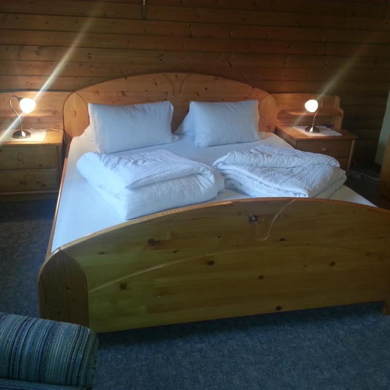 Haus Karwendelblick - Standard Doppelzimmer mit Balkon und Gemeinschaftsbad - 3