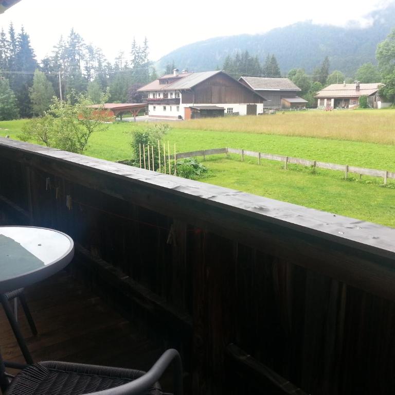 Haus Karwendelblick - Doppelzimmer mit Balkon - 2