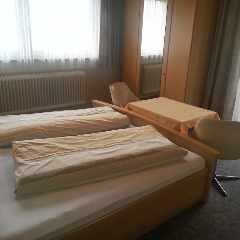 Haus Karwendelblick - Doppelzimmer mit Balkon - 3