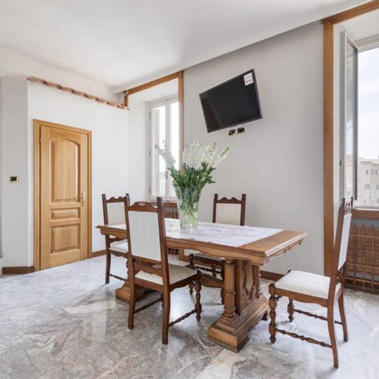 View Colosseo From Jacuzzi - Appartamento con Balcone - 19