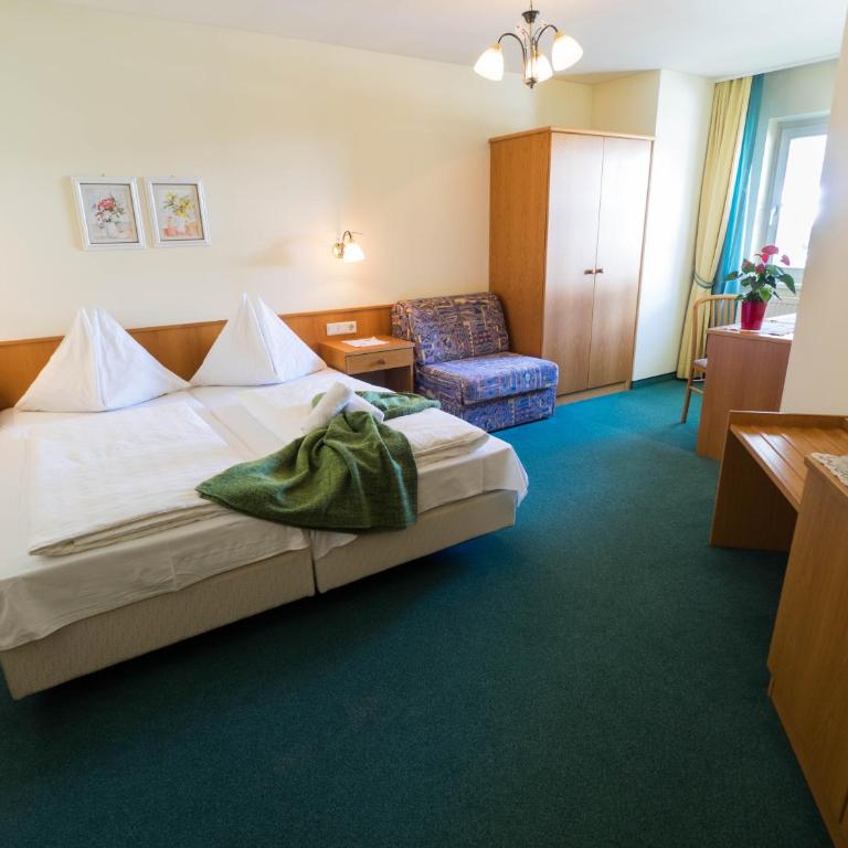 Aparthotel Alpina - Two-Bedroom Apartment - 3