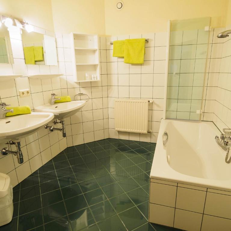 Aparthotel Alpina - Two-Bedroom Apartment - 2