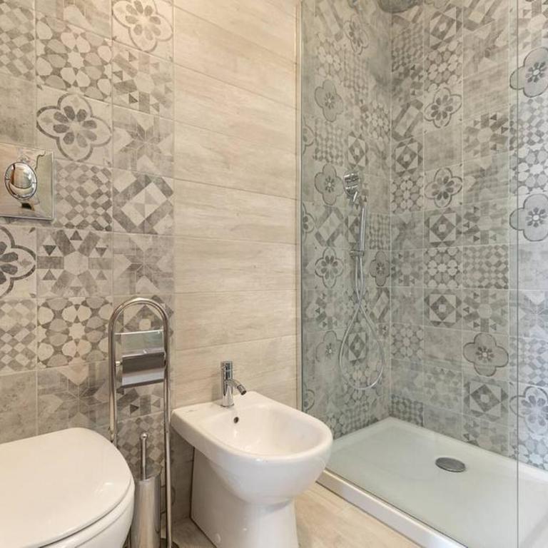 jacuzzi in front of the colosseum - Appartamento con 2 Camere da Letto - 18