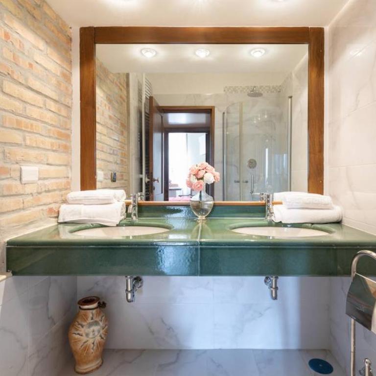 jacuzzi in front of the colosseum - Appartamento con 2 Camere da Letto - 21