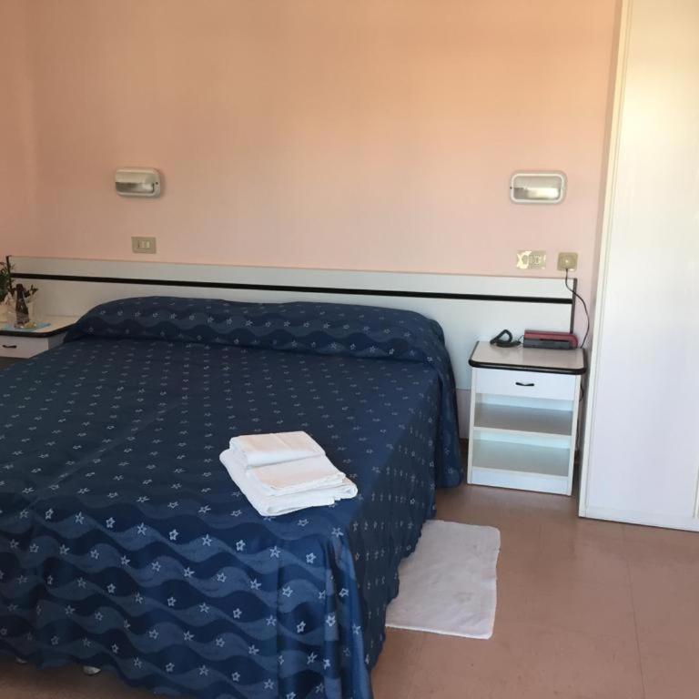 Hotel Ville De Paris - Quadruple Room - 4